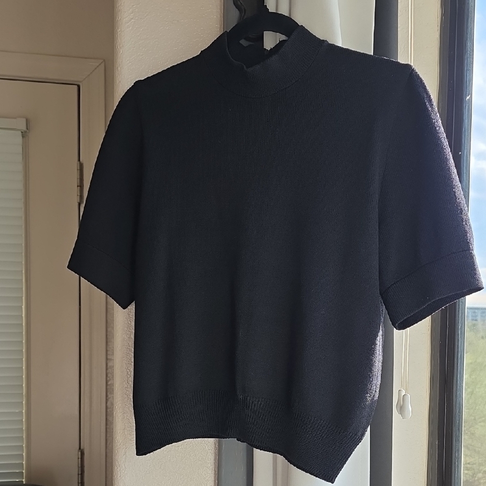St. John Classic Black Short Sleeve Mock Neck Crop Sweater Medium - Picture 3 of 12